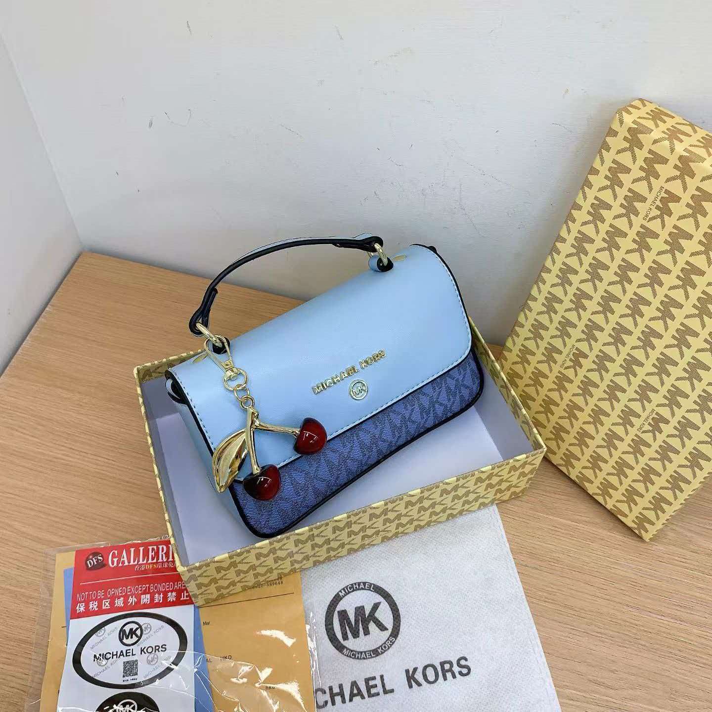 Brand new Michael Kors women's - Luxury Bags Michael Kors 评论和价格
