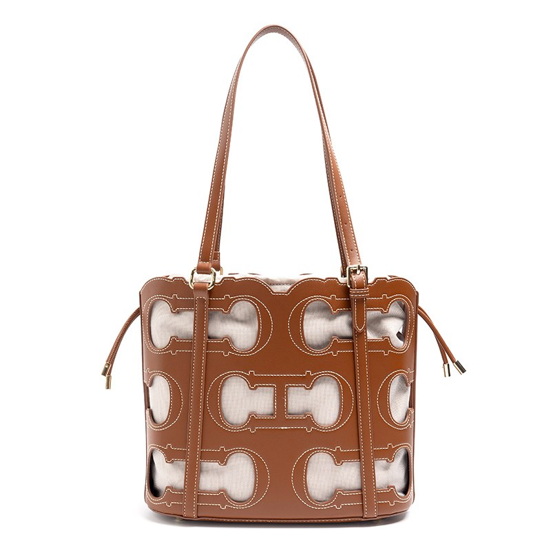 CH Tote Bag Cutout Logo Large  - Luxury Bags Without Logo 评论和价格