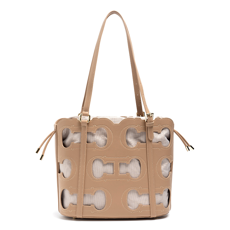 CH Tote Bag Cutout Logo Large  - Luxury Bags Without Logo 评论和价格