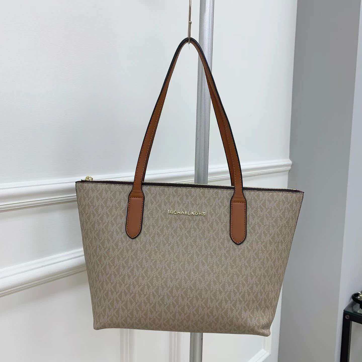 Michael Kors Vincent Printed W - Luxury Bags Michael Kors 评论和价格
