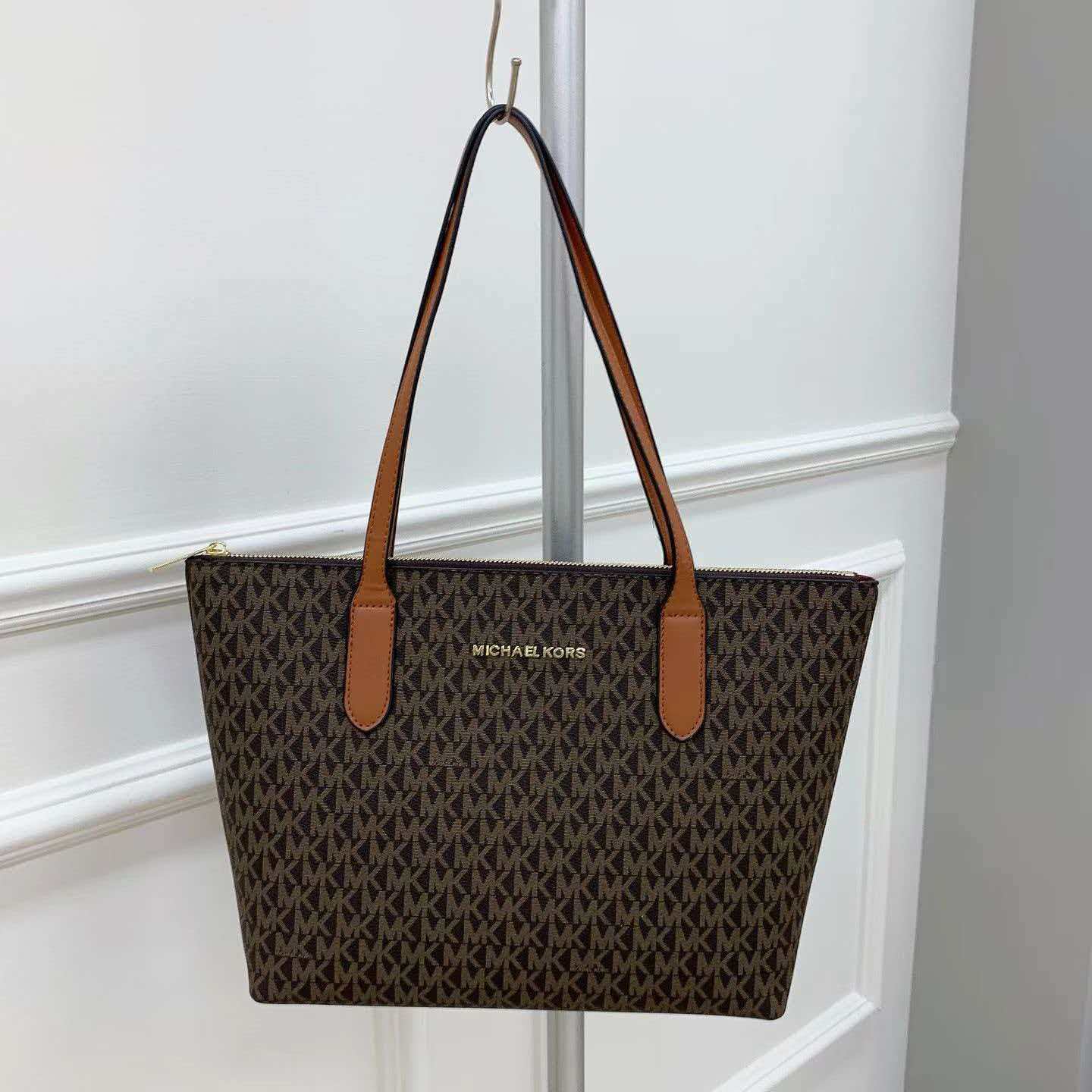 Michael Kors Vincent Printed W - Luxury Bags Michael Kors 评论和价格